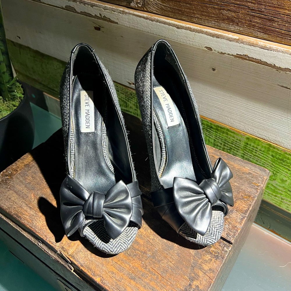 Steve Madden striped tweed and black heel, with bow.